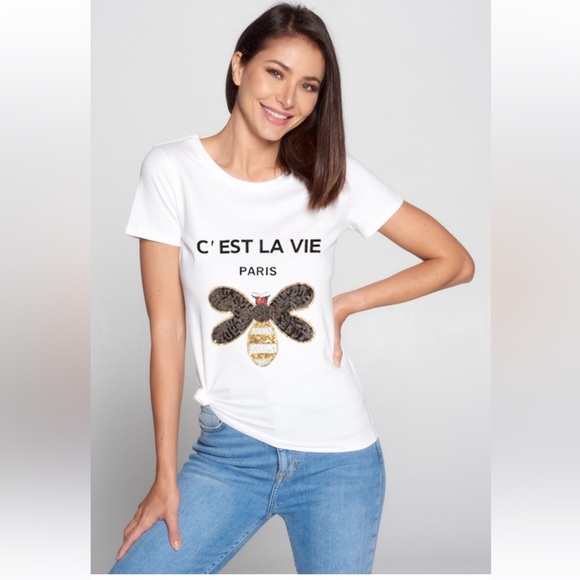 ShopEvelynne Tops - 37 C’est La Vie Graphic Tee